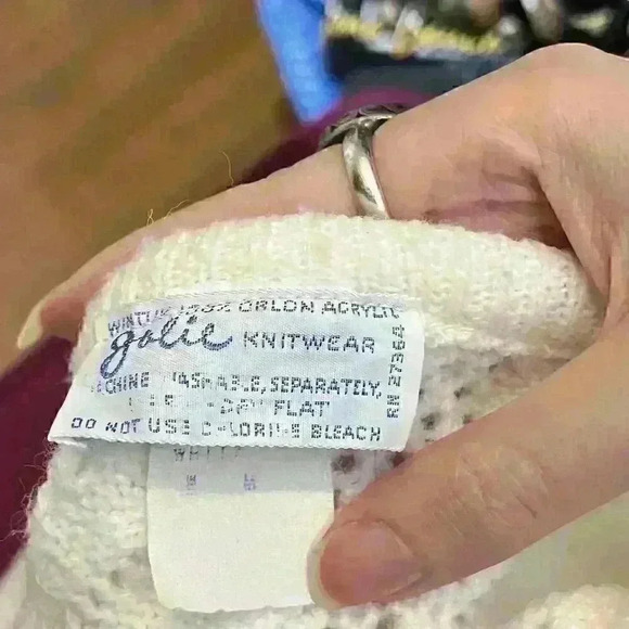 Jolie Vintage 1960s White Knit Button Up Long Sleeve Cardigan Sweater - Picture 3 of 6